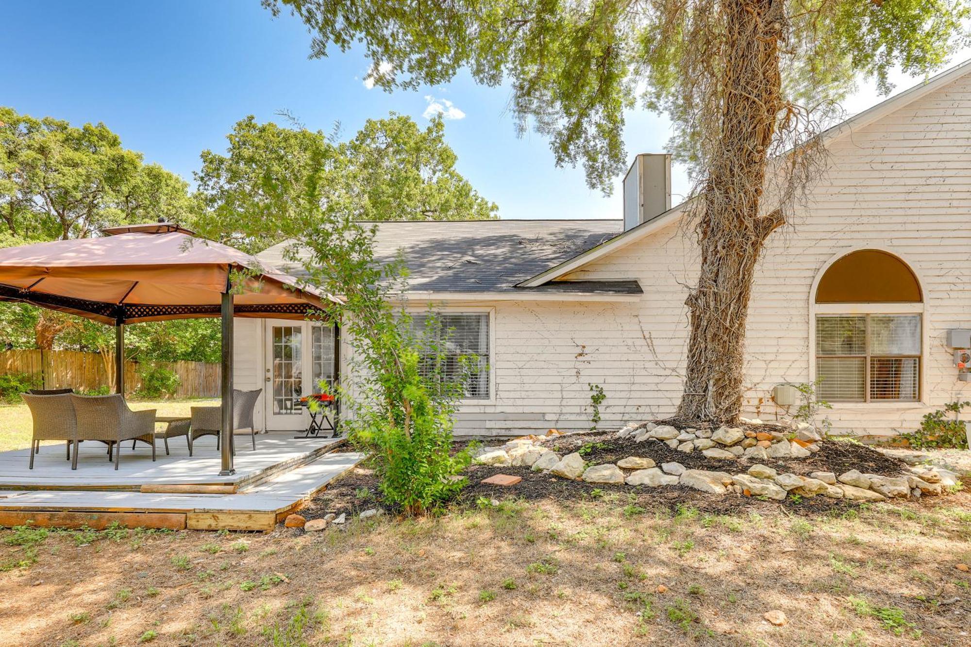 Spacious San Antonio Home Google Fiber, Game Room エクステリア 写真