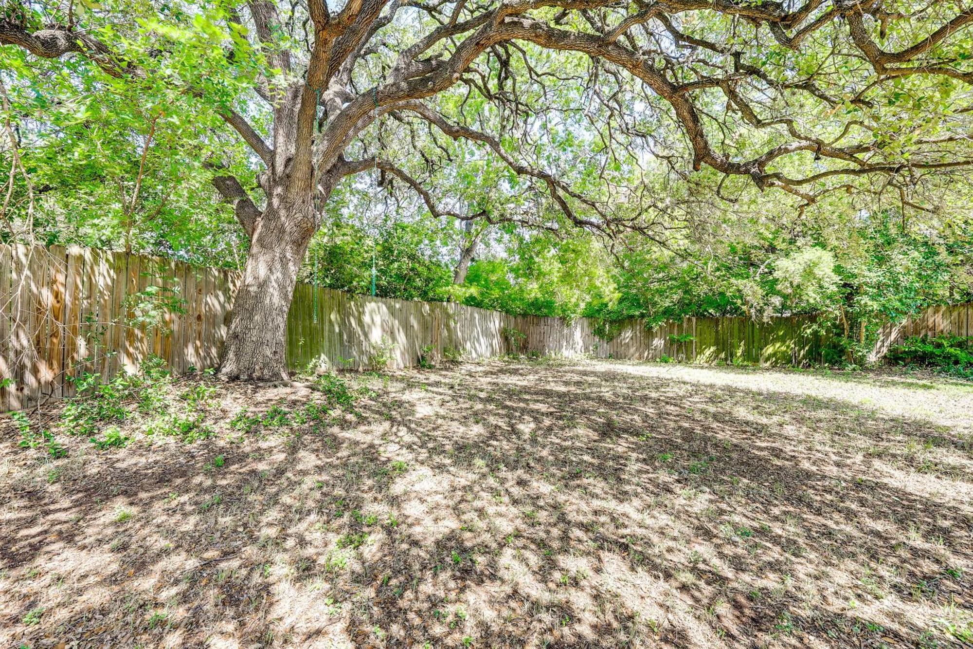 Spacious San Antonio Home Google Fiber, Game Room エクステリア 写真