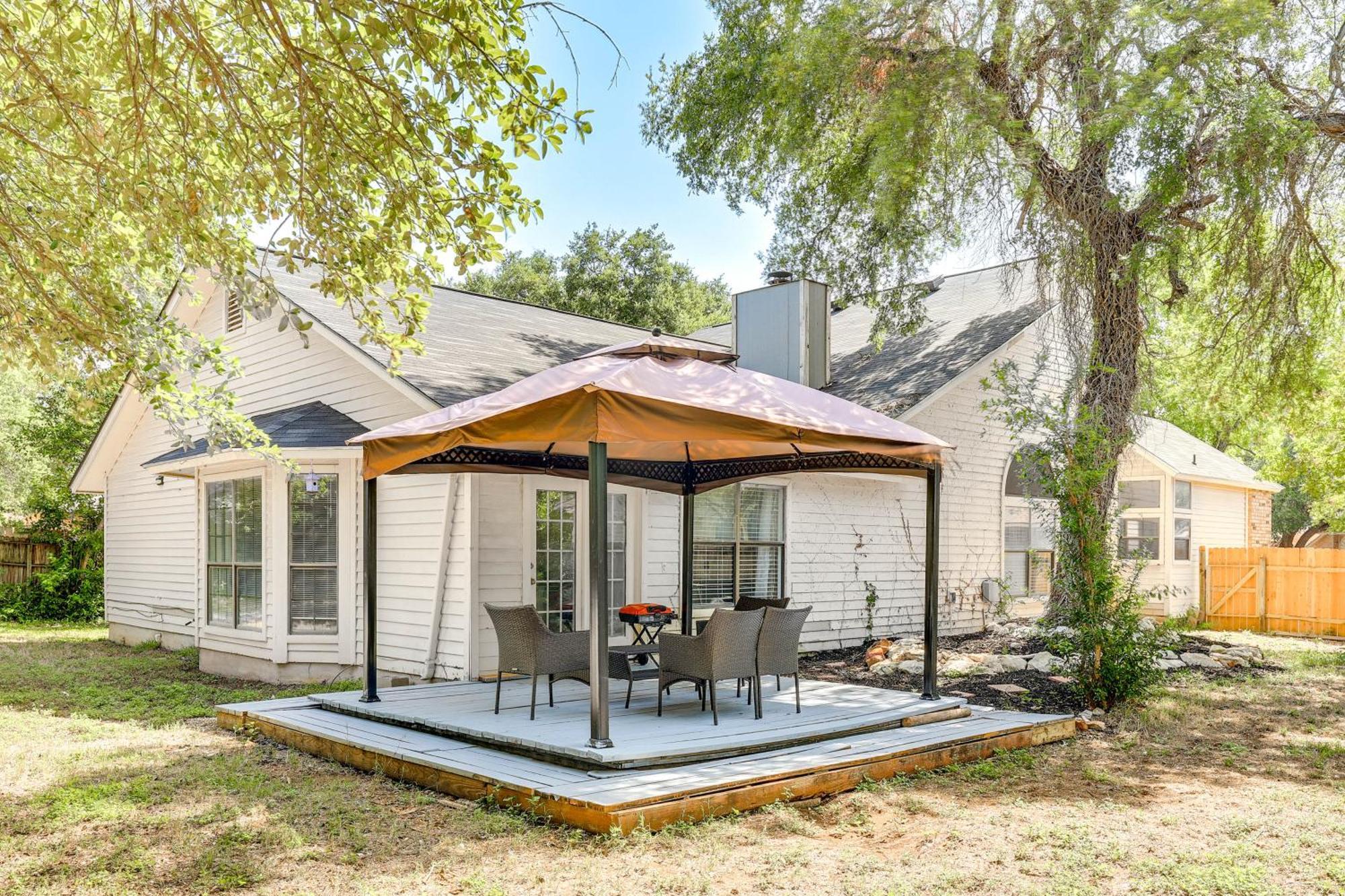 Spacious San Antonio Home Google Fiber, Game Room エクステリア 写真