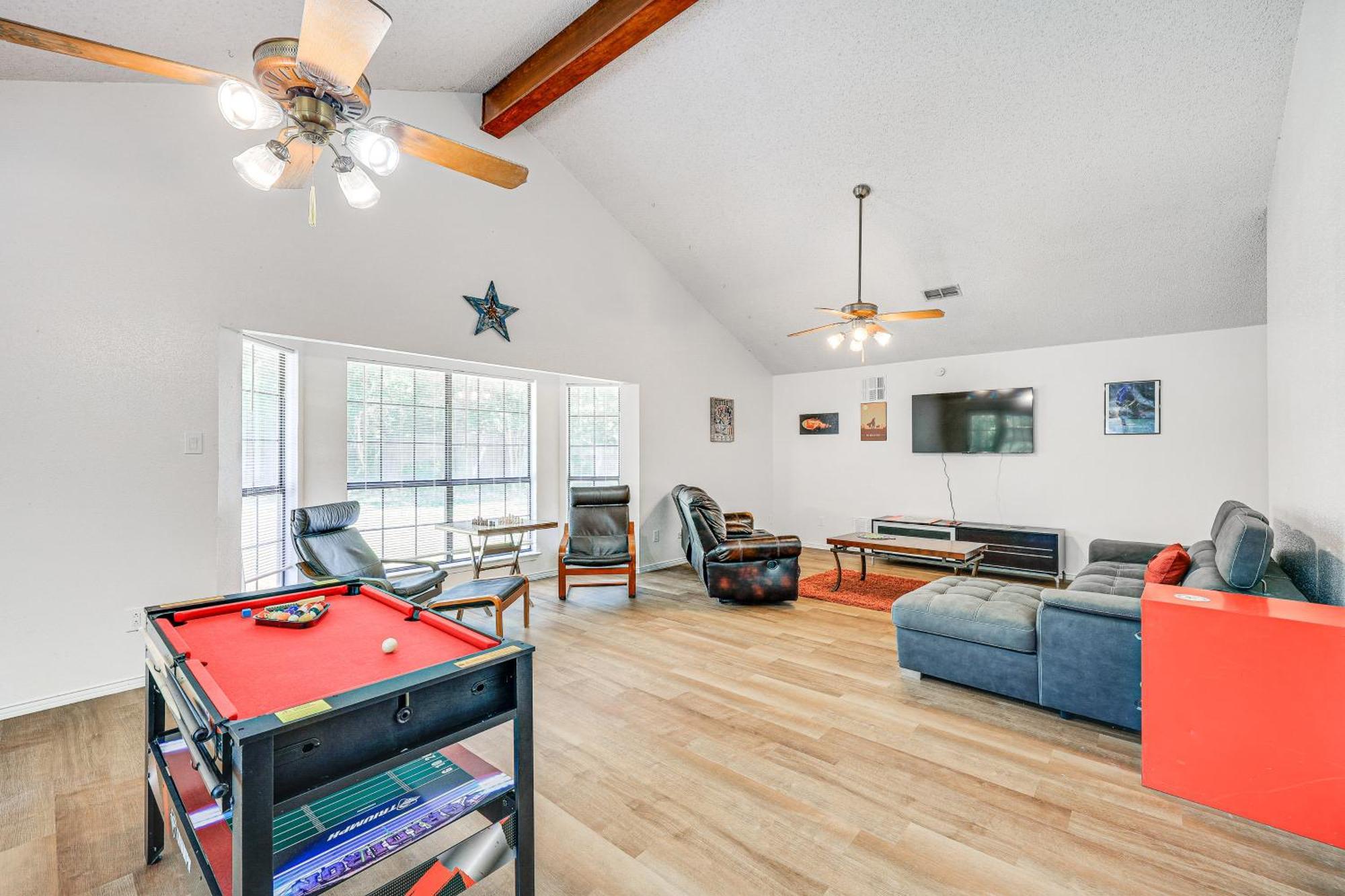 Spacious San Antonio Home Google Fiber, Game Room エクステリア 写真