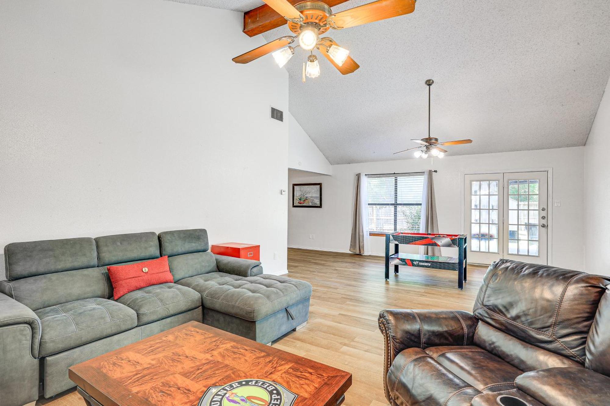 Spacious San Antonio Home Google Fiber, Game Room エクステリア 写真